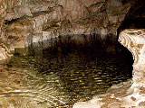 奈良県吉野郡天川村にある神泉洞は、名水百選の認定を受けています